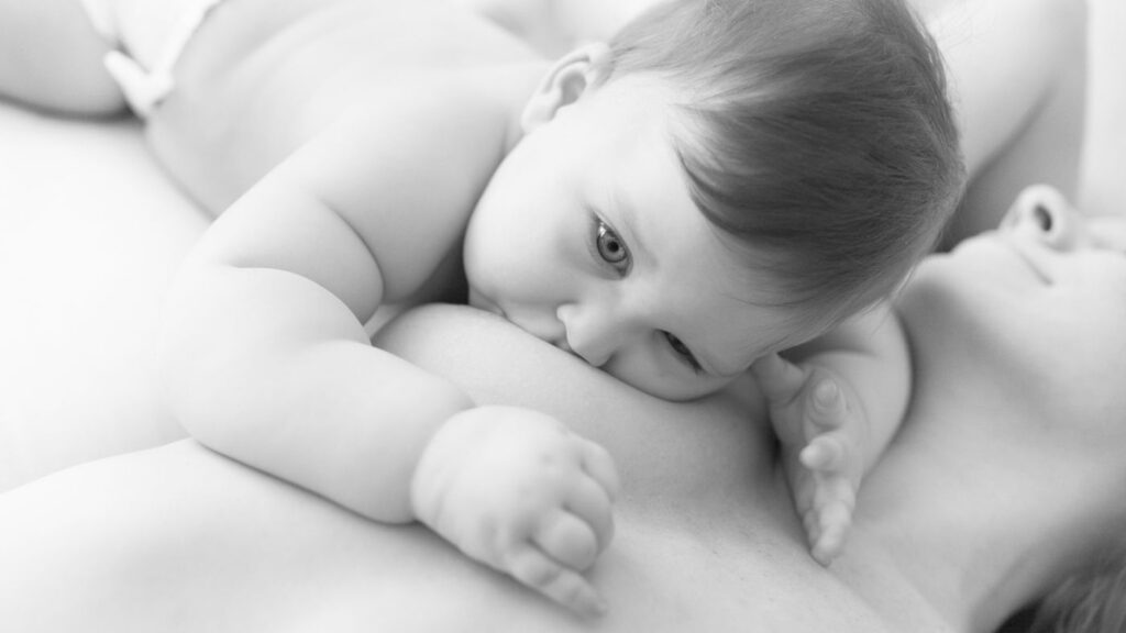 mommy laying down breastfeeding