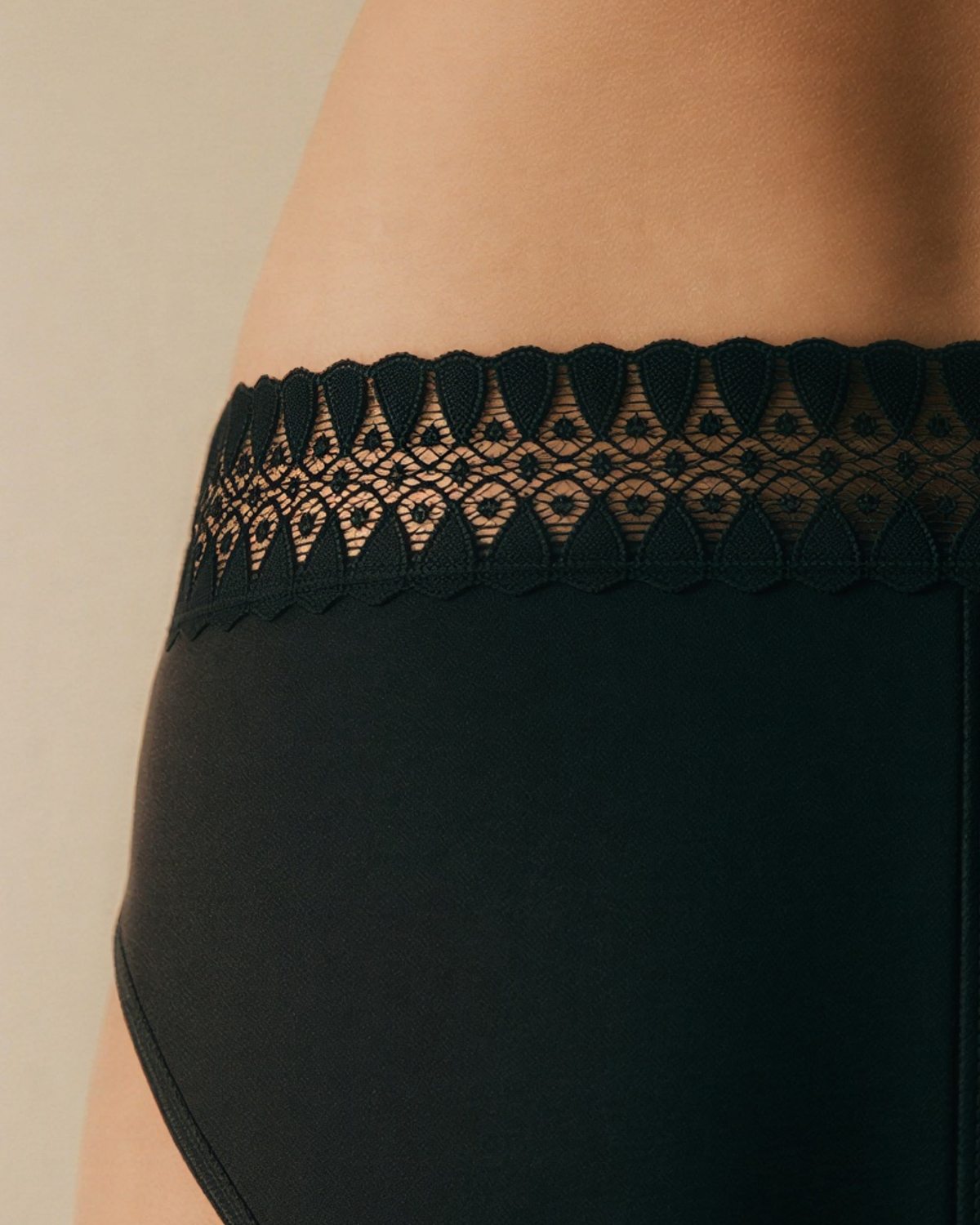Pynpy' Lace period underwear, side view
